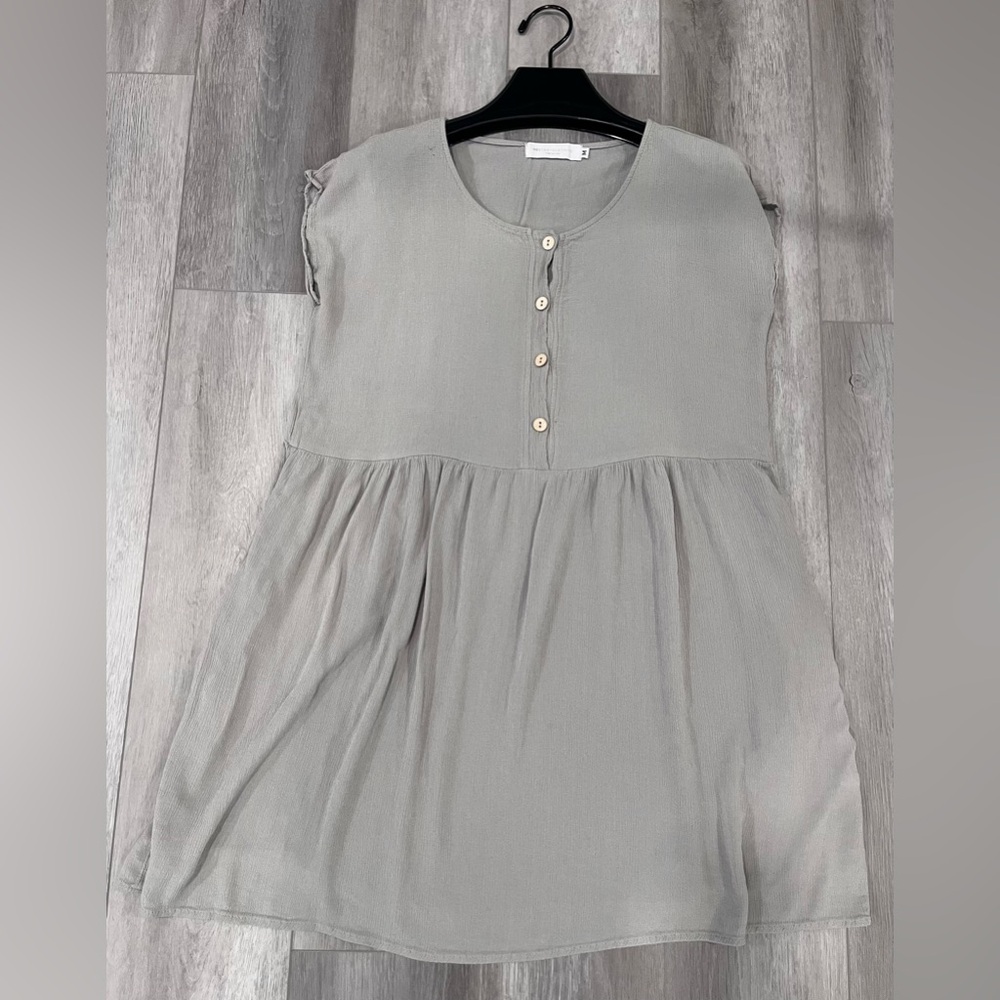 ⚜️Casual Short Sleeve Smocked Waist Dress in Light Sage Green - Picture 2 of 5